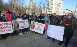 Foto: Dž.K./Radiosarajevo / Građani traže pravdu za Dženu Gadžun